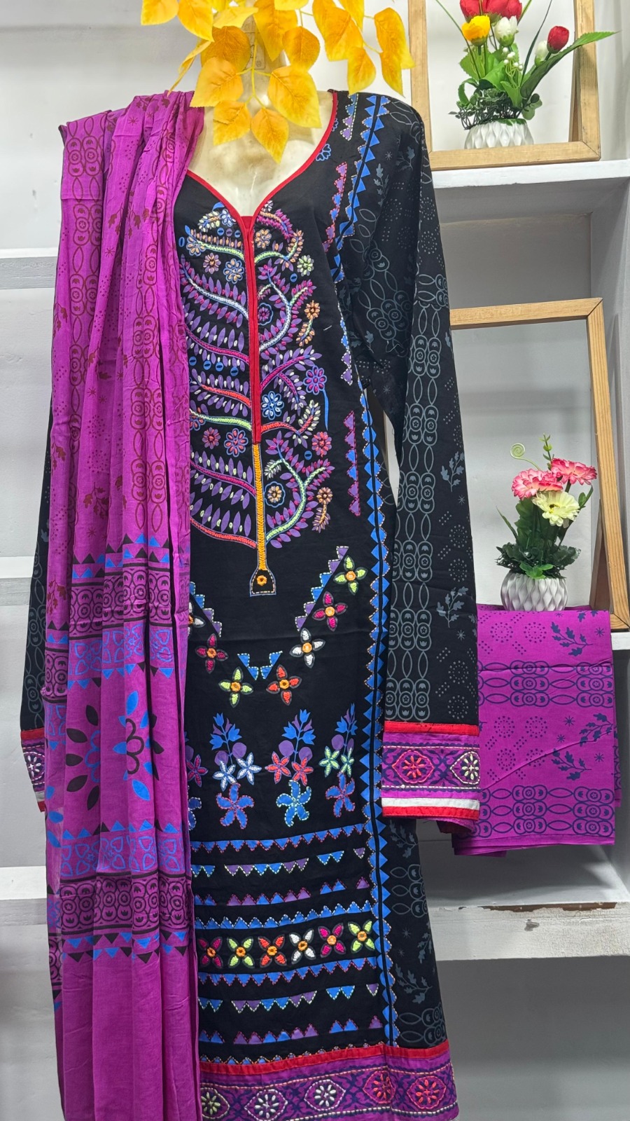 আড়ং হাতের কাজের থ্রি পিস 🌸5-11 at 15.41.08