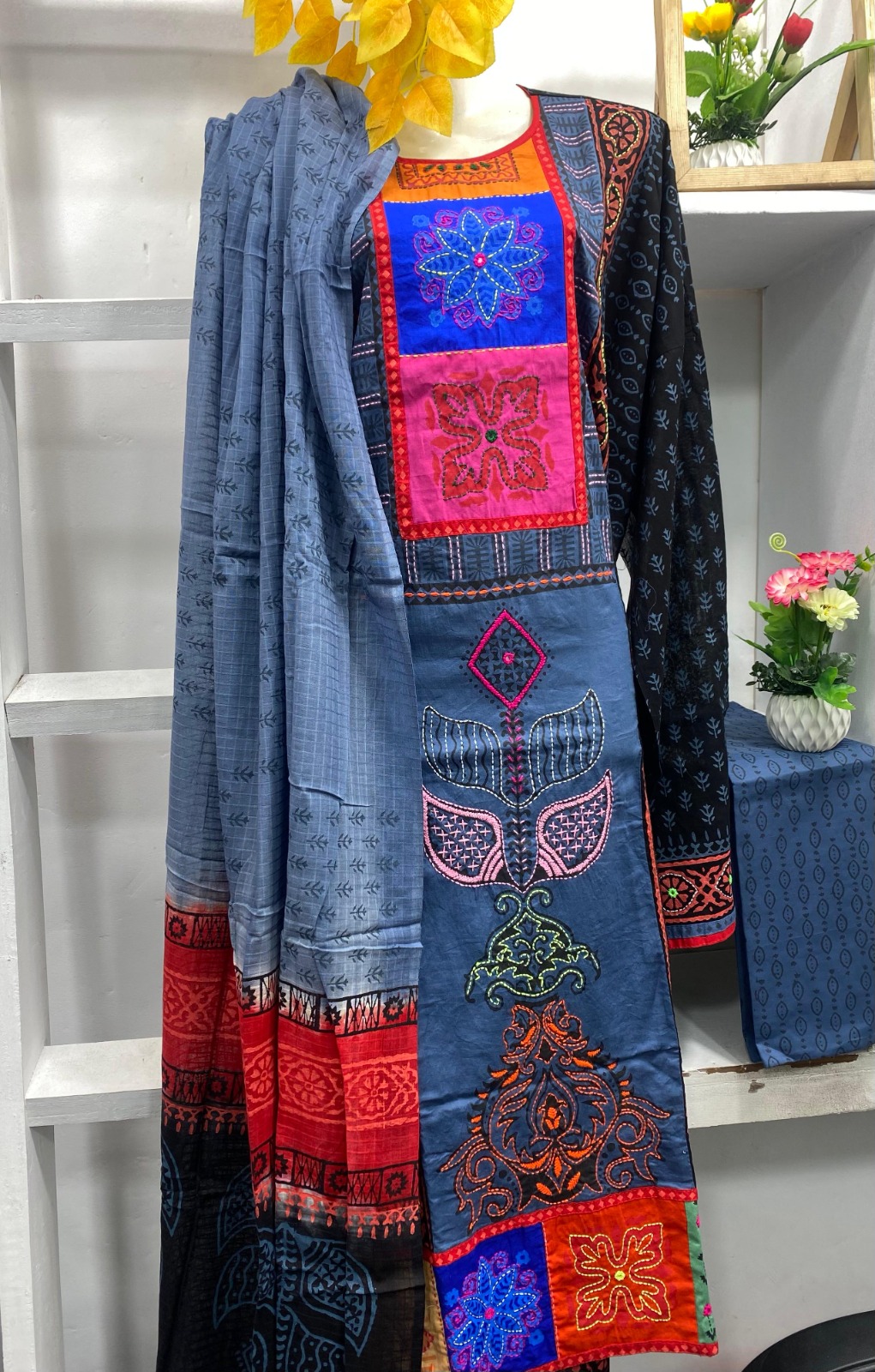 Aarong Handcrafted Three-Piece Set 🌸 ☘️ Let tasteful fashion be your everyday companion! This three-piece set features Aarong’s exquisite handwork, designed to bring elegance and comfort to your daily weart 15.41.32